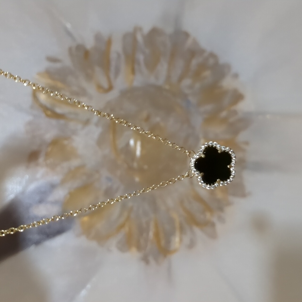 Jankuo 14k Gold Plated Onyx &  Cubic Zirconia Clover Necklace New in Box ❤